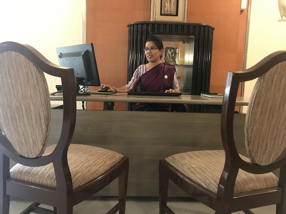The Manohar Hyderabad Hotell Exteriör bild