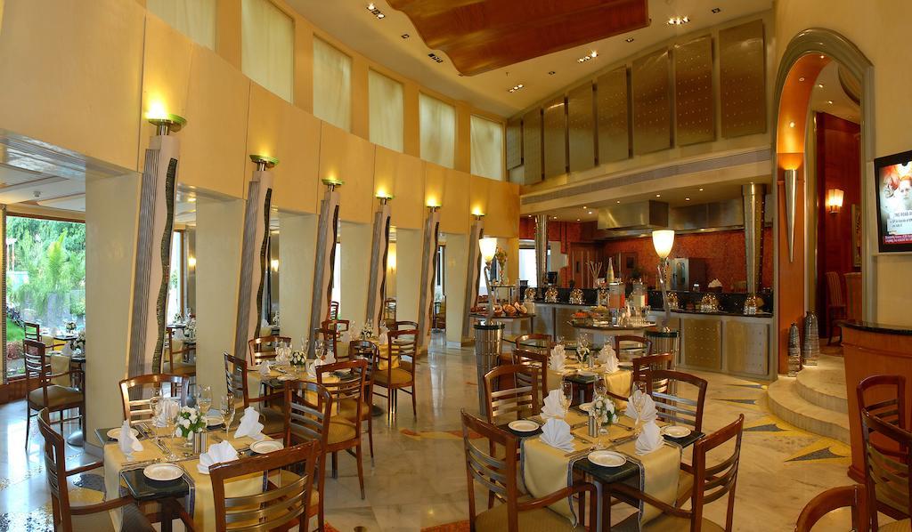 The Manohar Hyderabad Hotell Exteriör bild