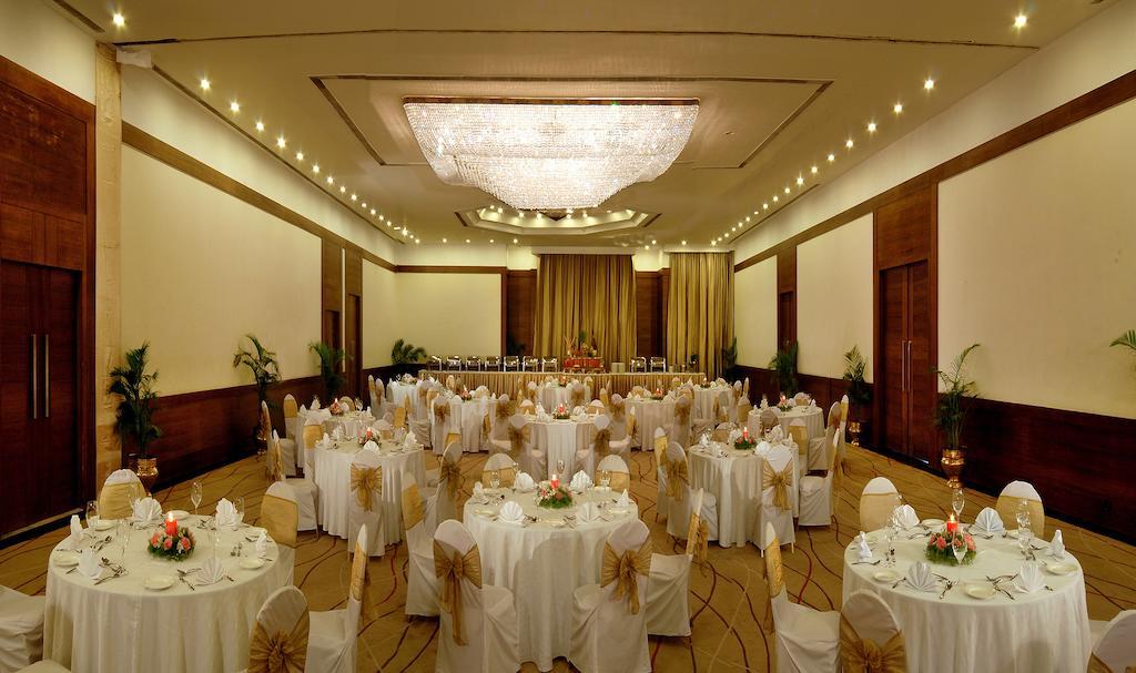 The Manohar Hyderabad Hotell Restaurang bild
