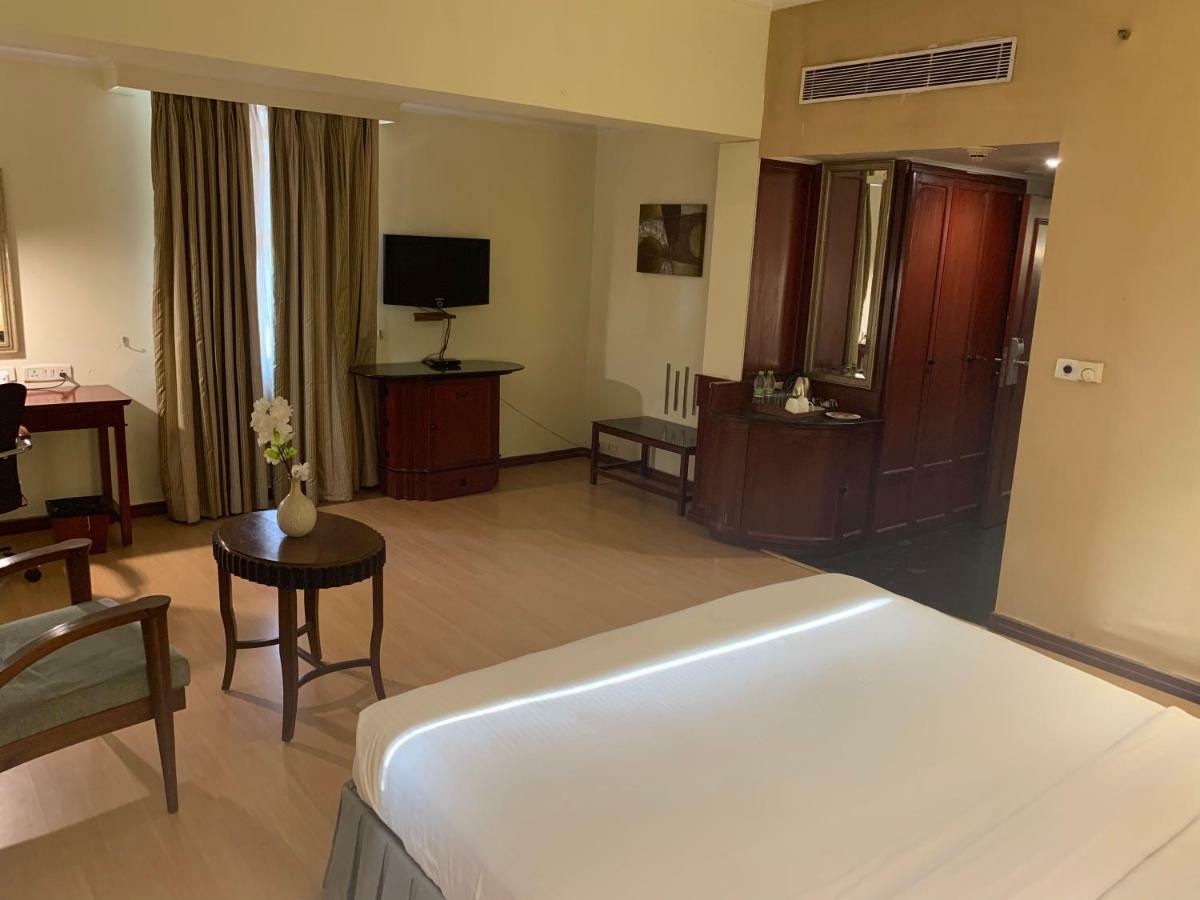 The Manohar Hyderabad Hotell Exteriör bild