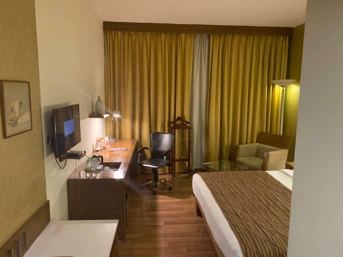 The Manohar Hyderabad Hotell Exteriör bild