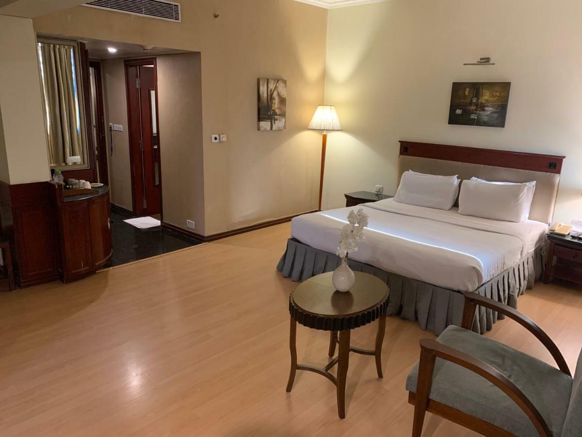 The Manohar Hyderabad Hotell Exteriör bild
