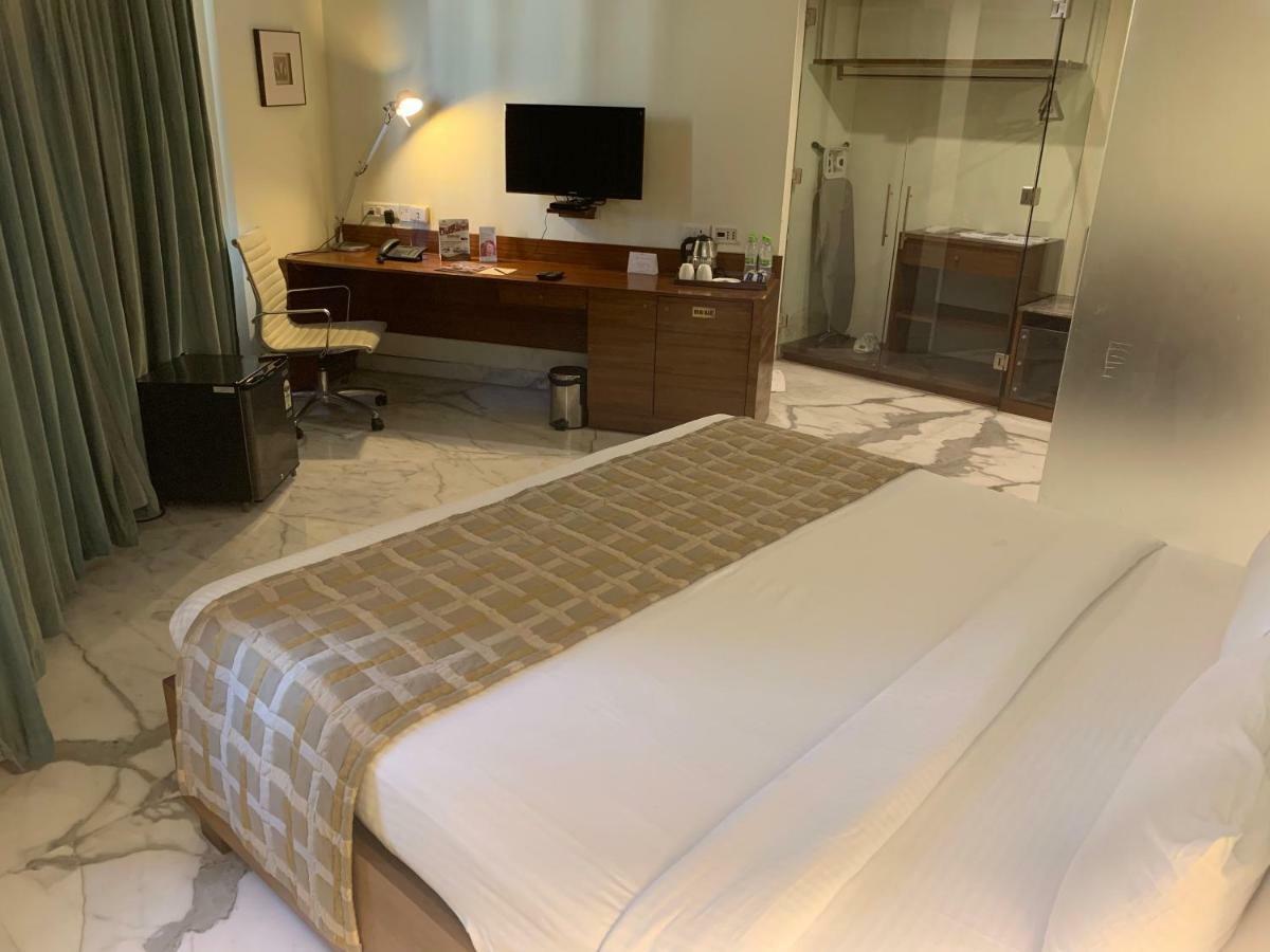 The Manohar Hyderabad Hotell Exteriör bild
